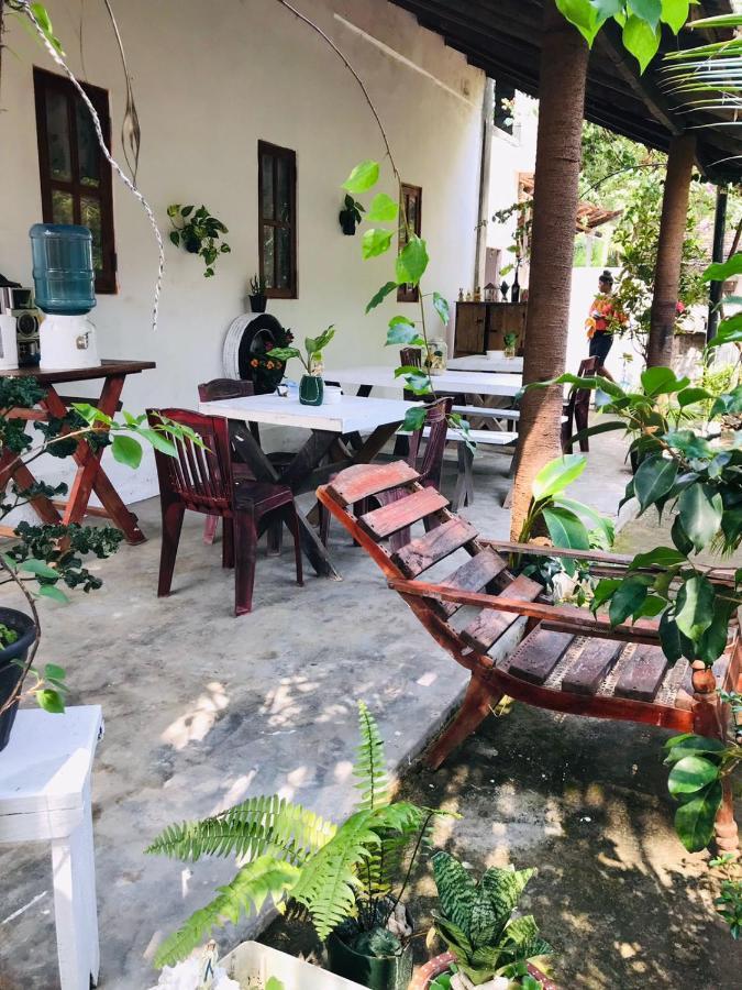Walkers Hostel Trincomalee Exterior foto